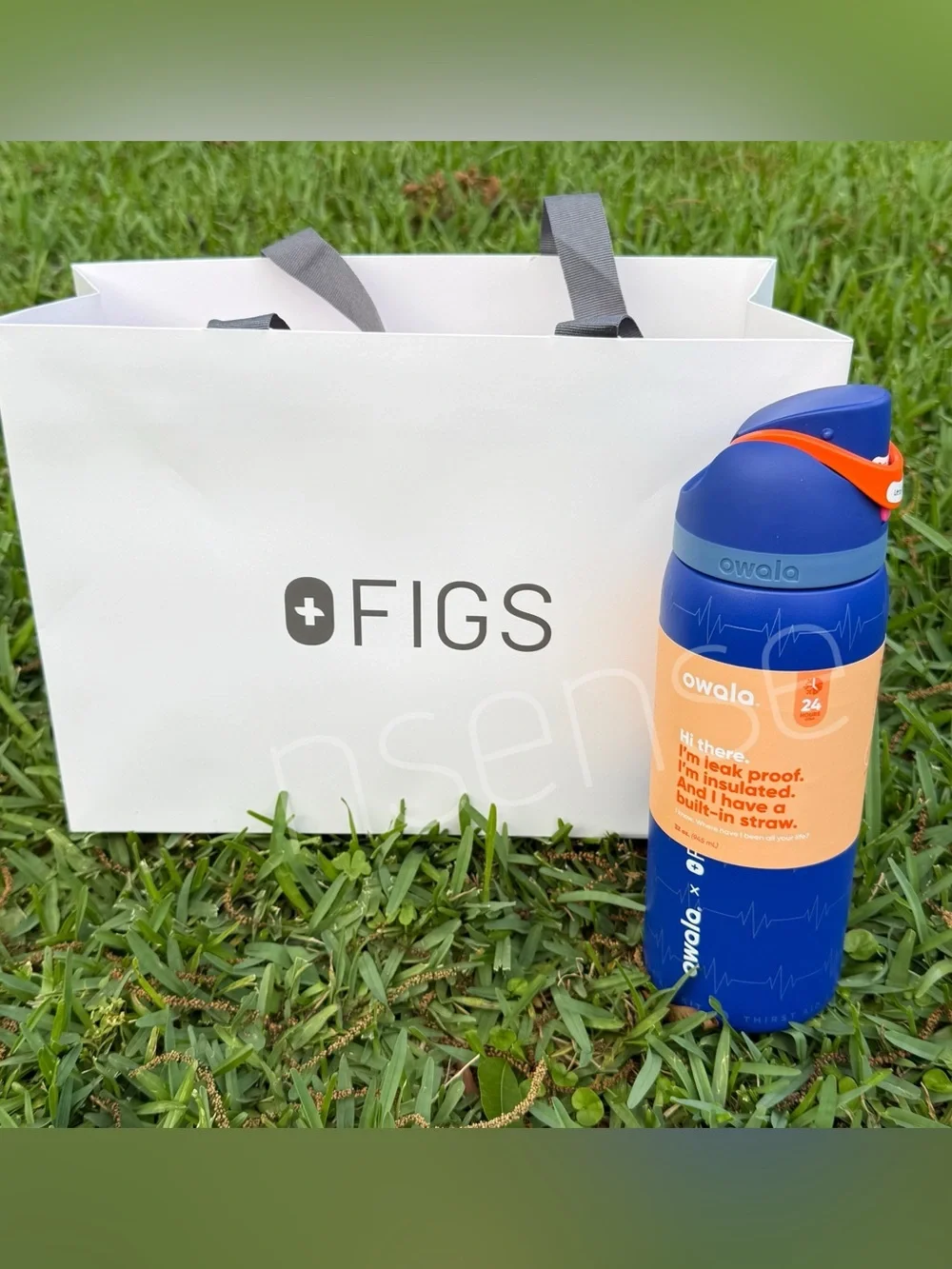 Figs I Owala FreeSip Deep Royal Blue Waterbottle - Picture 6 of 14
